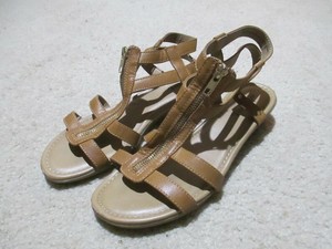 tan low wedges