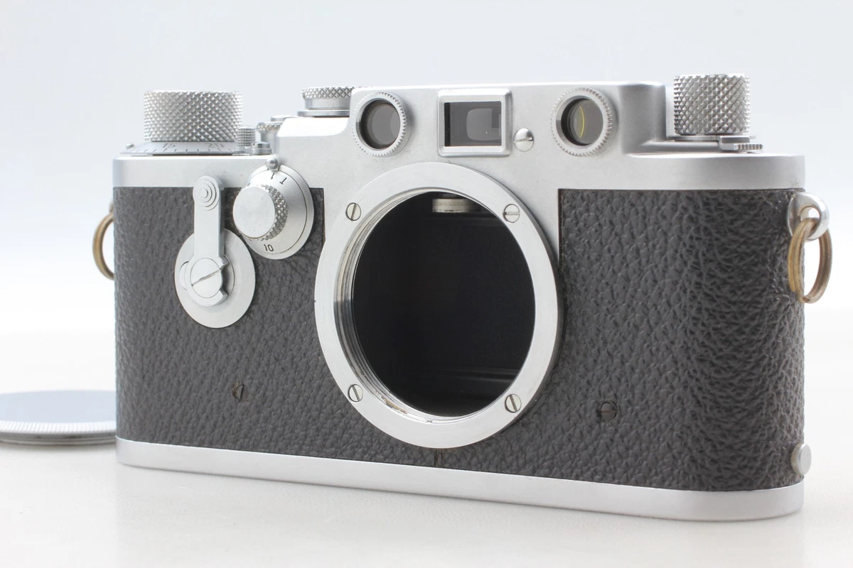 Appareil photo argentique leica R4 avec son objectif Summicron-R 2/50mm