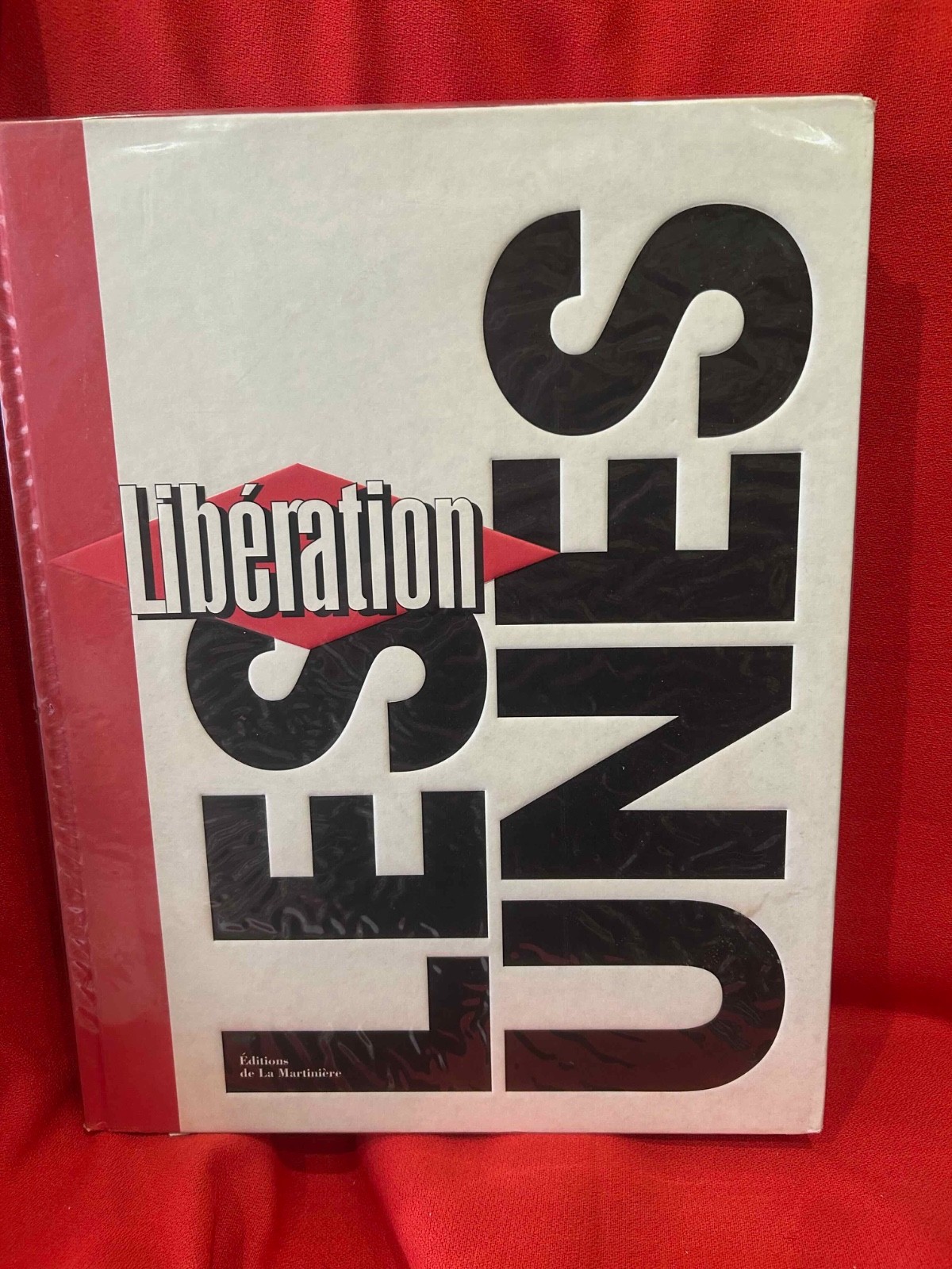 LIBÉRATION - Libération les unes. Paris, Éditions de la Martinière, 2010.