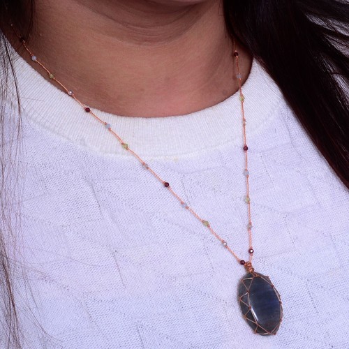Hand Crafted Natural Labradorite Multi Flashy Micro Macrame Gemstone Necklace - Imagen 12 de 13