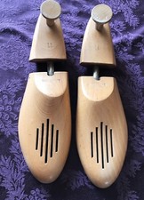 Vintage Earl Natural Wood Pair Shoe Stretcher Forms Cobbler Bendable Spring Load