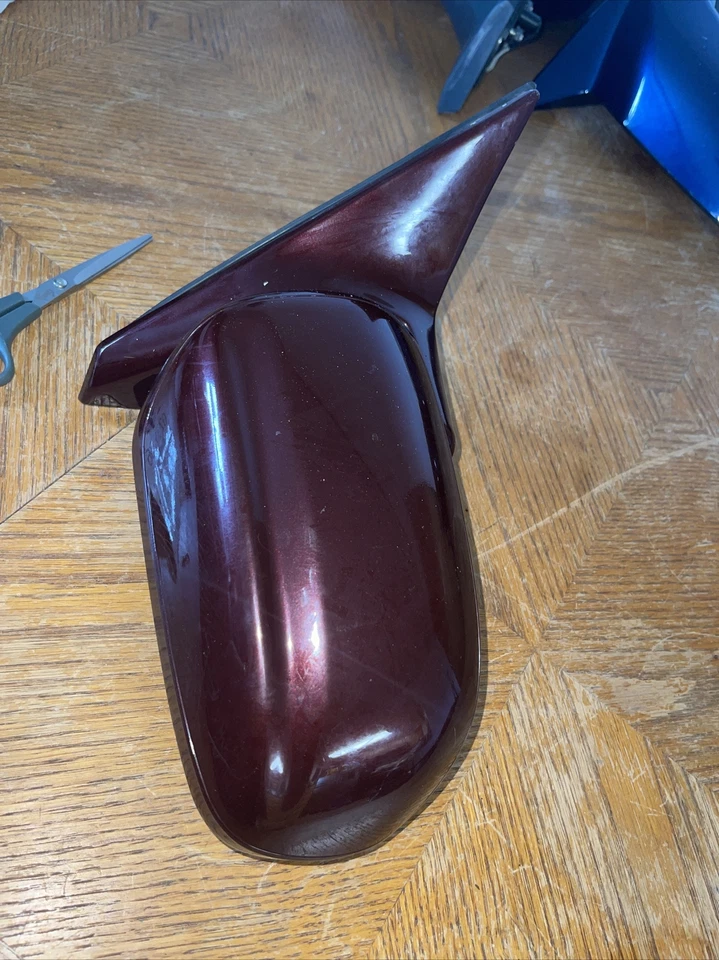 Espejo retrovisor derecho Mazda Millennia 1997. Rojo oscuro. Foto 2 de 3