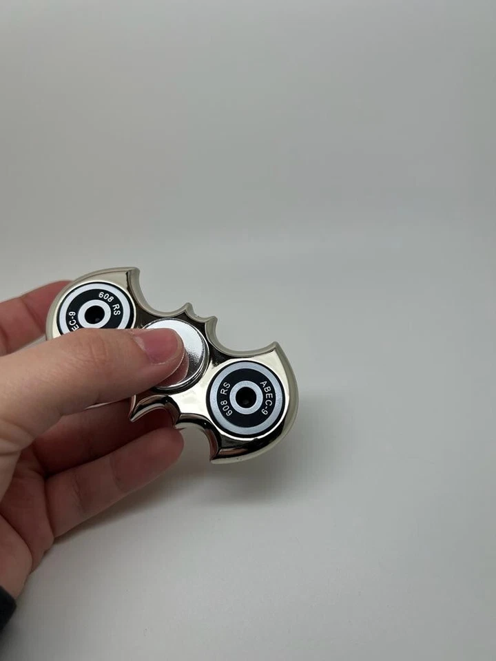gadget de moda FIDGET SPINNER plateado estilo BATMAN aliviar la ansiedad estrés autismo Foto 2 de 4