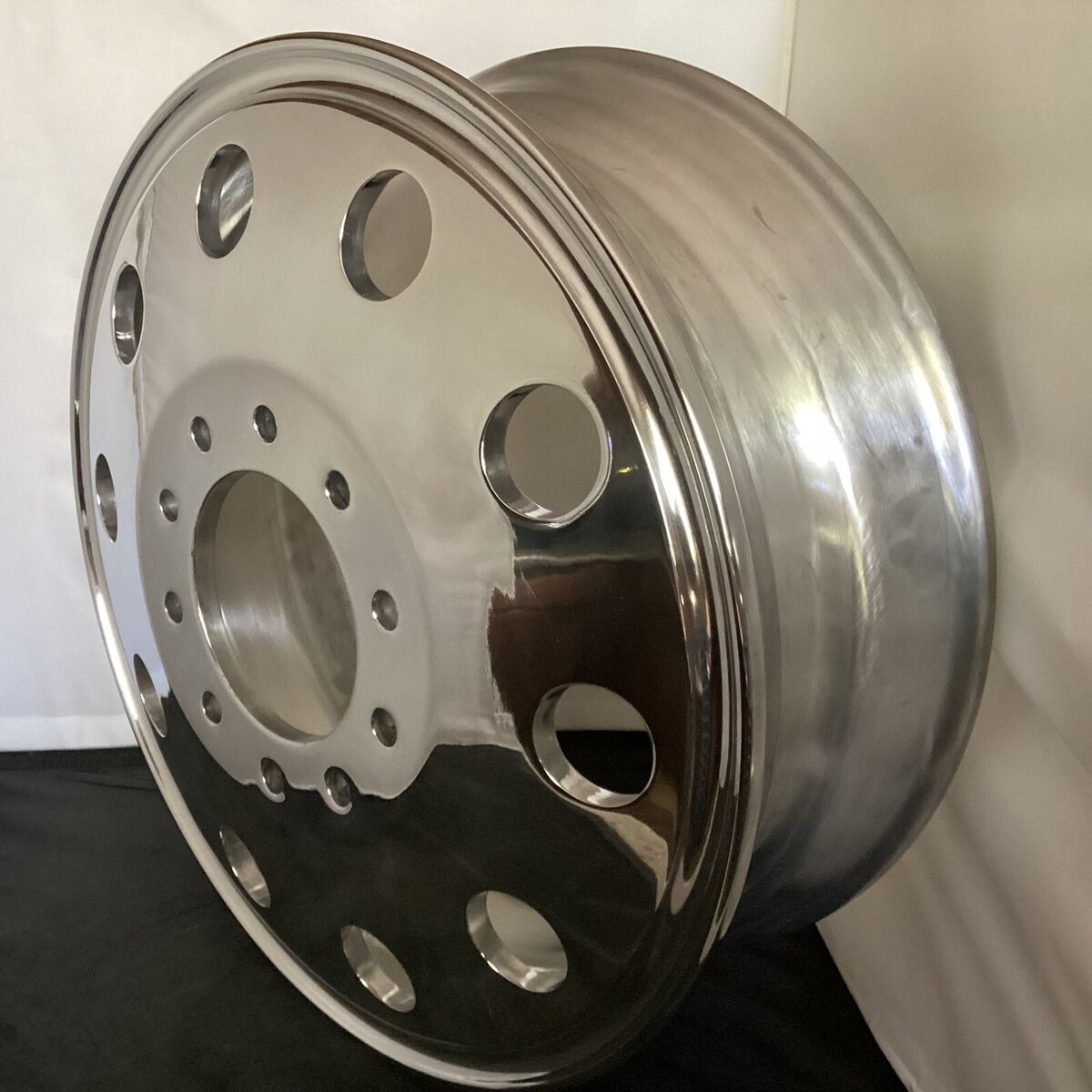 96-02 Chevrolet 3500 HD Polished Dually 10Lug Alcoa Wheel 96-02 Chevrolet 3500 HD Polished Dually 10Lug Alcoa Wheel