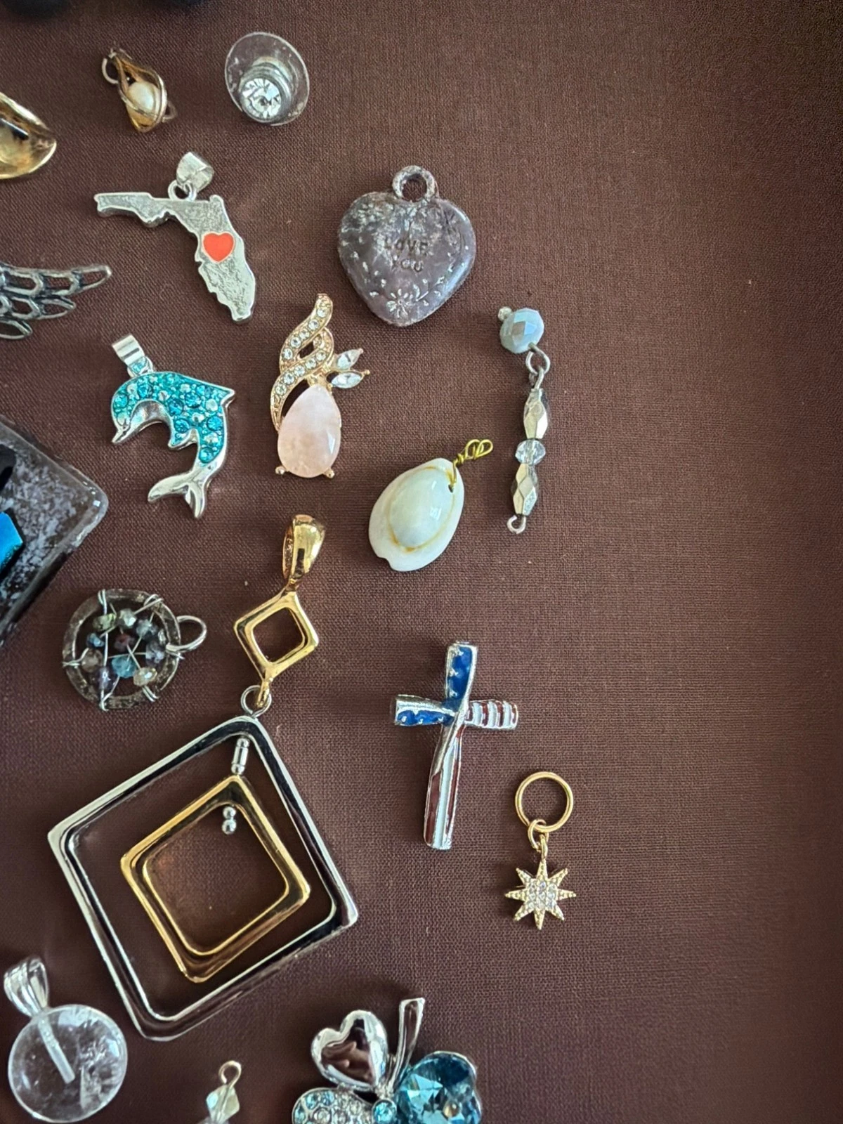 Vintage Pendant Lot 26 Pieces Costume Jewelry Charms Florida Cross Dolphin - product detail image 4