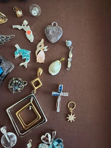Vintage Pendant Lot 26 Pieces Costume Jewelry Charms Florida Cross Dolphin image 4