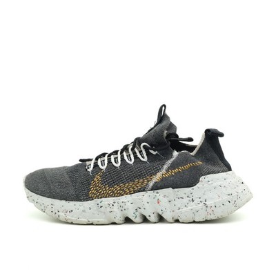 Nike Herren Space Hippie 04 Sneaker Schwarz/Gelb Nachhaltig, Leichtgewicht EU 46