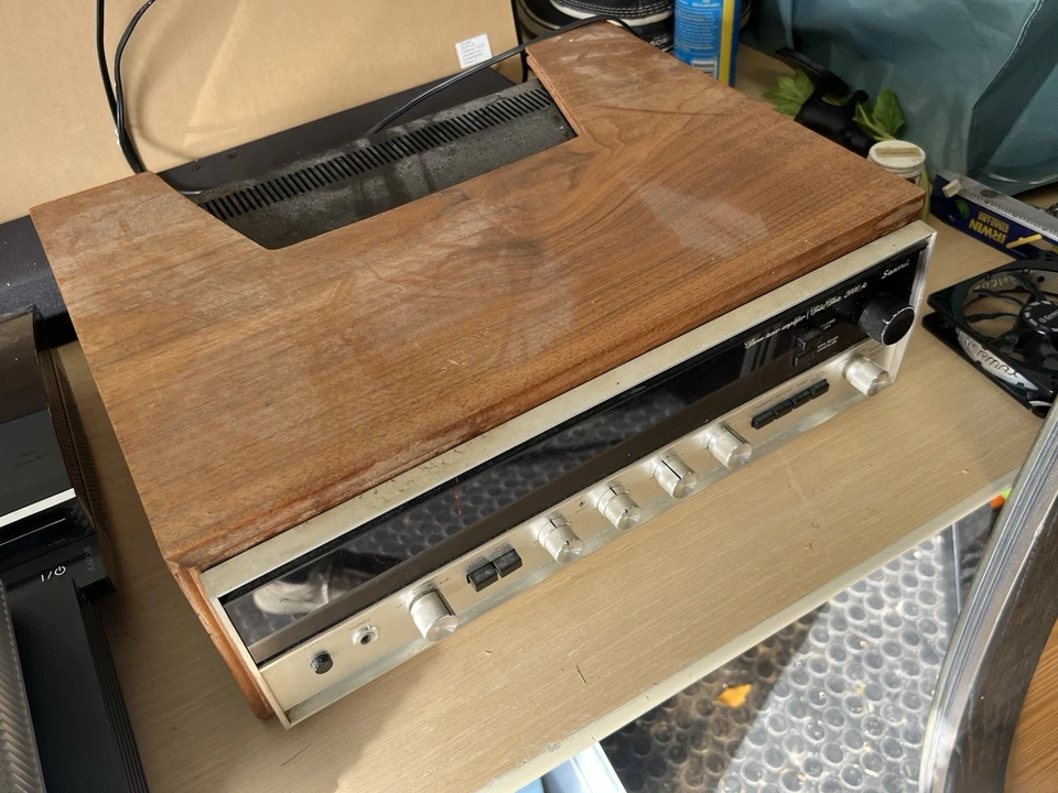 Receptor Sansui 2000A vintage. Encendido. Viene con diagrama original completo. Foto 2 de 3