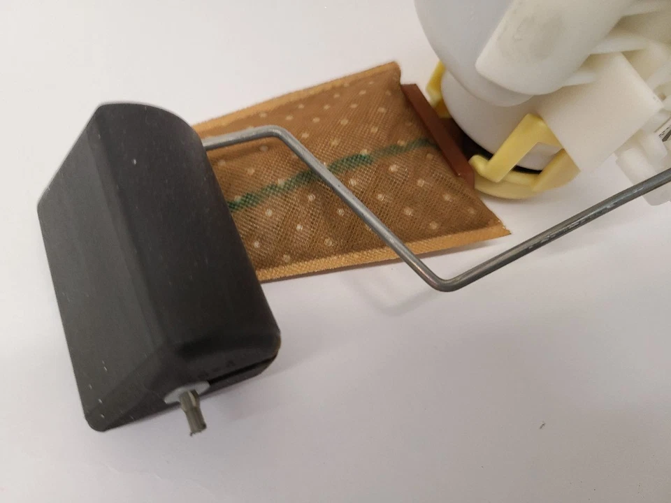 2004-2006 TOYOTA CAMRY Fuel Pump Assembly 6 Cylinder 232210A030 Foto 4 de 4