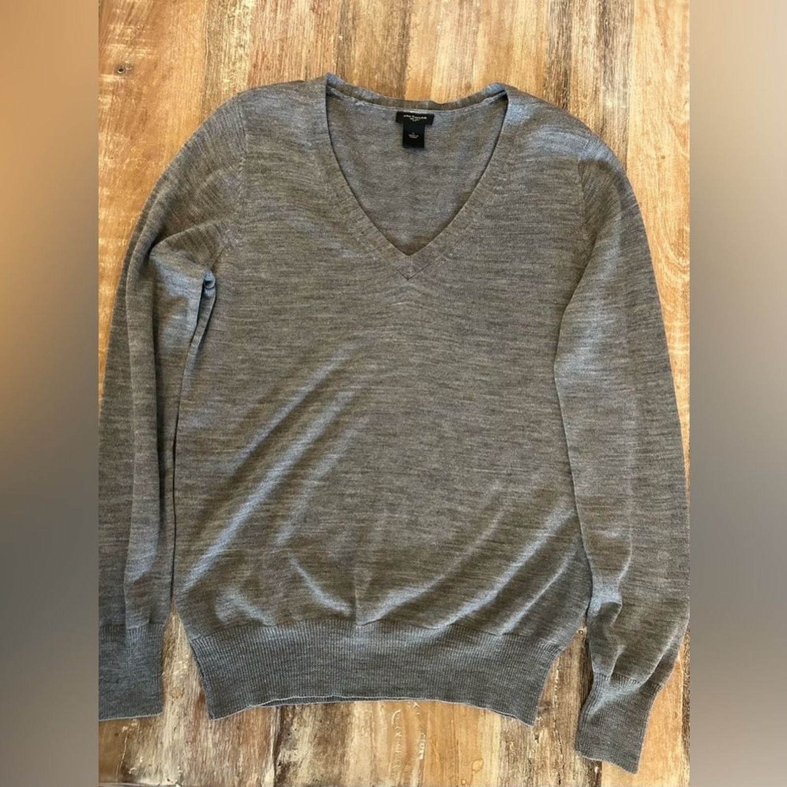 Ann Taylor Women’s Charcoal Merino Wool Blend V-Neck Sweater, Size Large