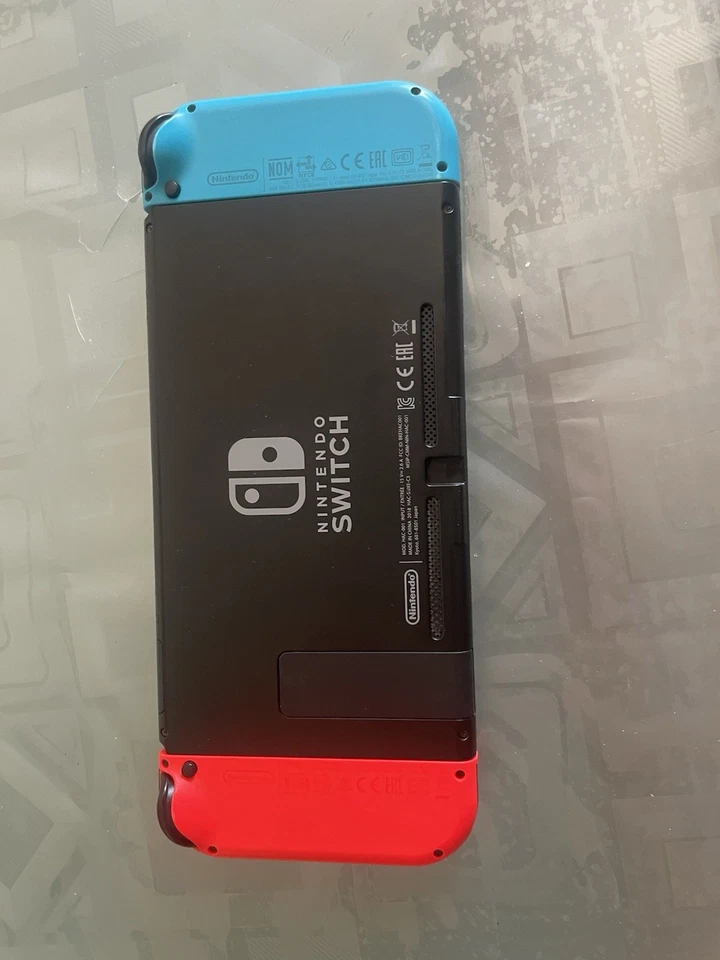 Nintendo Switch, foto 3 di 5