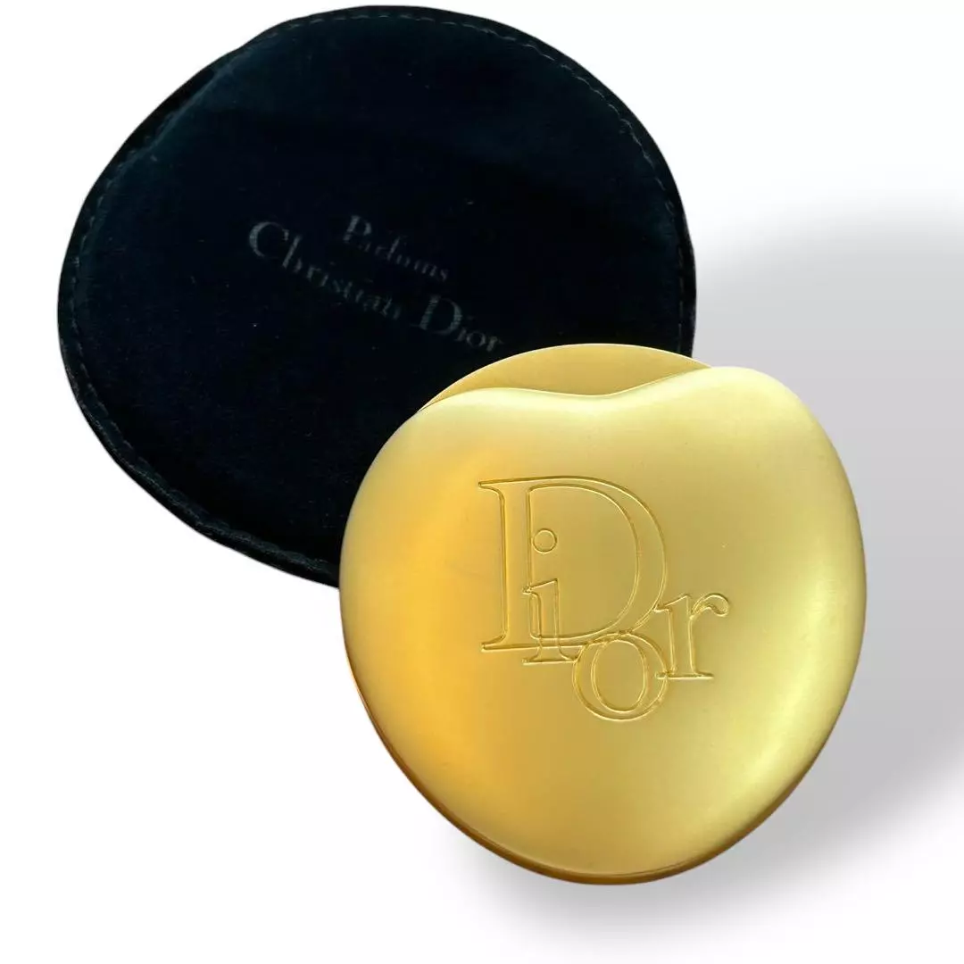 Miroir maquillage compact coulissant Christian Dior ton or en forme de coeur avec pochette feutre