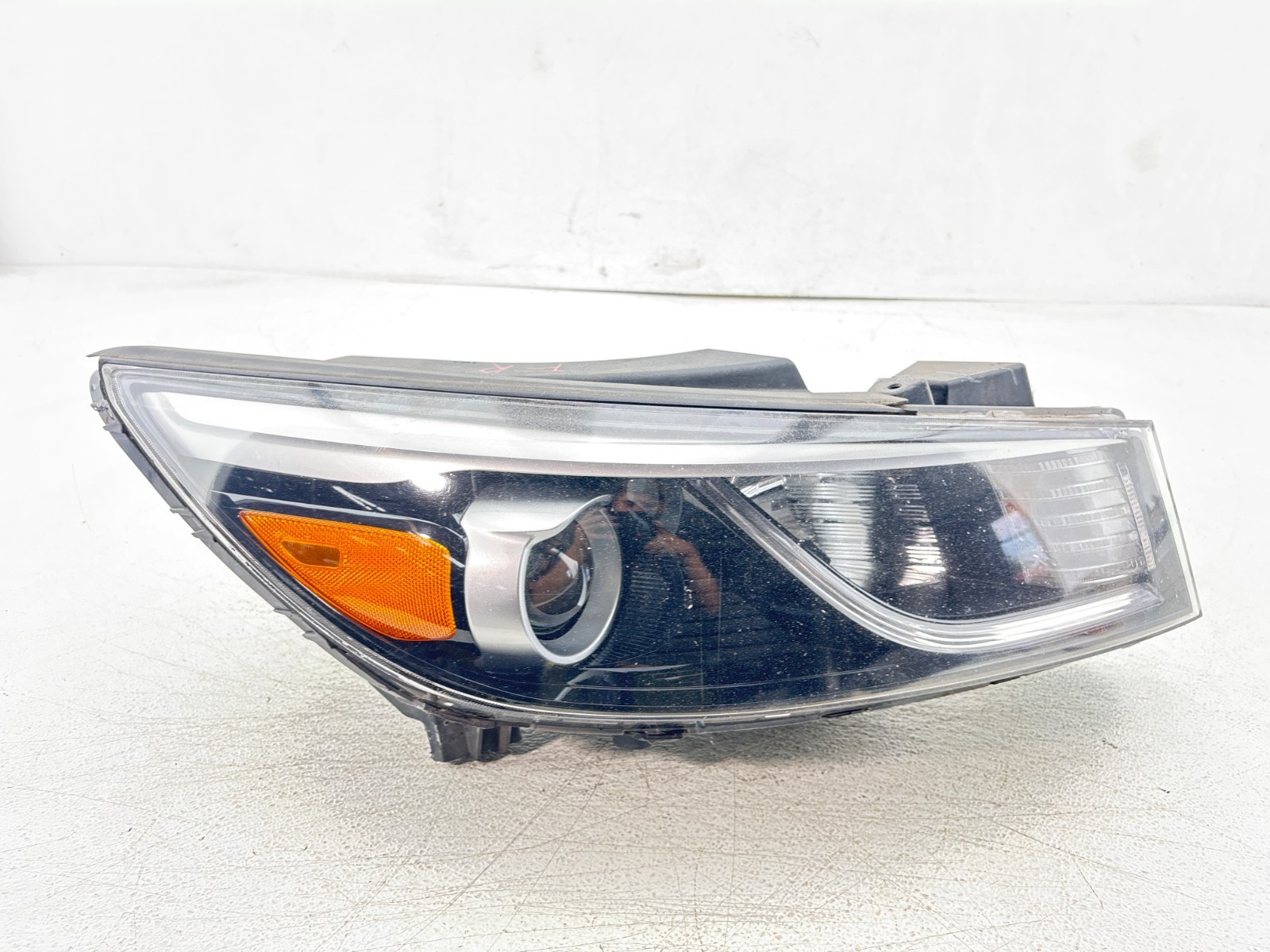 2015 - 2018 Kia Sedona  RH Passenger Xenon HID Headlight OEM