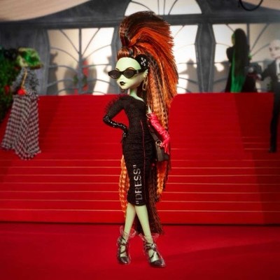 OFF-WHITE C/O MONSTER HIGH ELECTRA MELODY DOLL - HNV17 (New In Shipper)