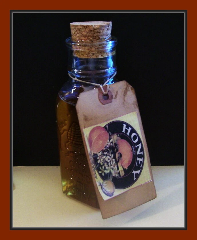 VINTAGE BEE LABELS AND DESIGNS - PRIMITIVE HANG TAGS - SCENTED - EIGHT  - SET# 1 - Image 4 of 4