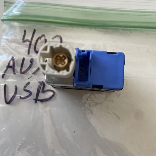 BMW E82 E90 E92 E60 F01 F06 F10 F12 E70 USB AUX-IN Audio Socket Port Plug OEM - Picture 4 of 4