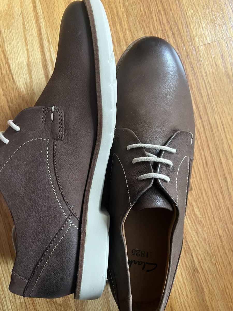 Chaussures Clarks Raspin - Taille 9.5, Couleur Beige, Style Oxford Casual, Neuf Avec Emballage