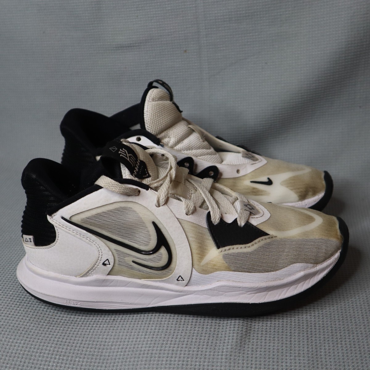 Nike Kyrie Low Athletic Shoes Mens Basketball Sneakers White Black  DO9617