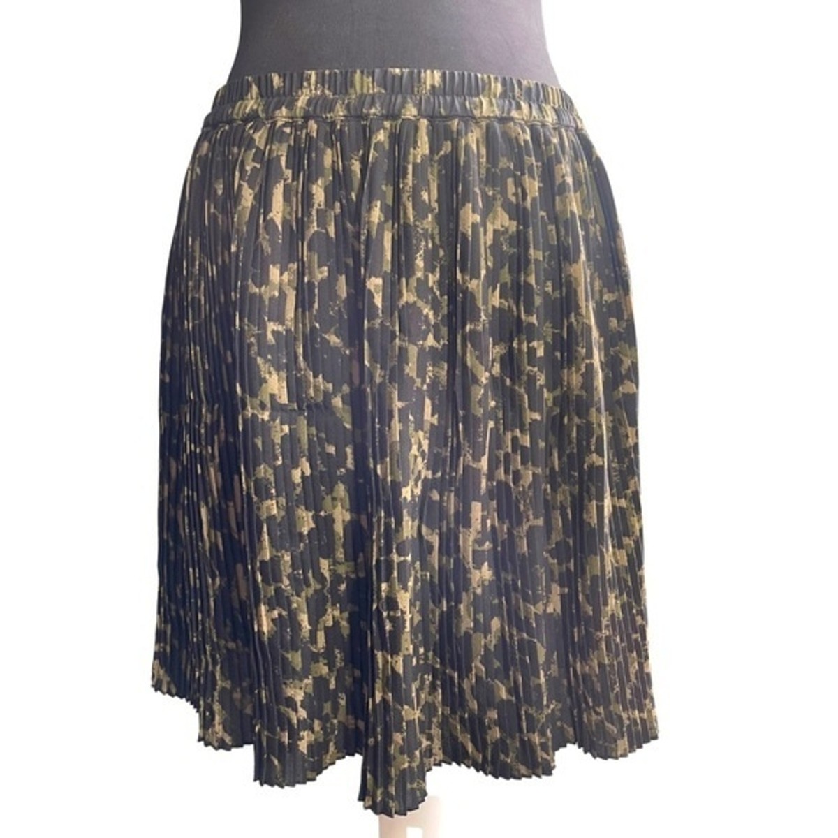 H&m Forest Green Pleated Skirt H&M Pleated Mini Skirt Earthy