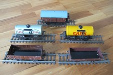 5 Stück Fleischmann Güterwagen Spur 0 schön erhalten mit 5 Schienenteilen
