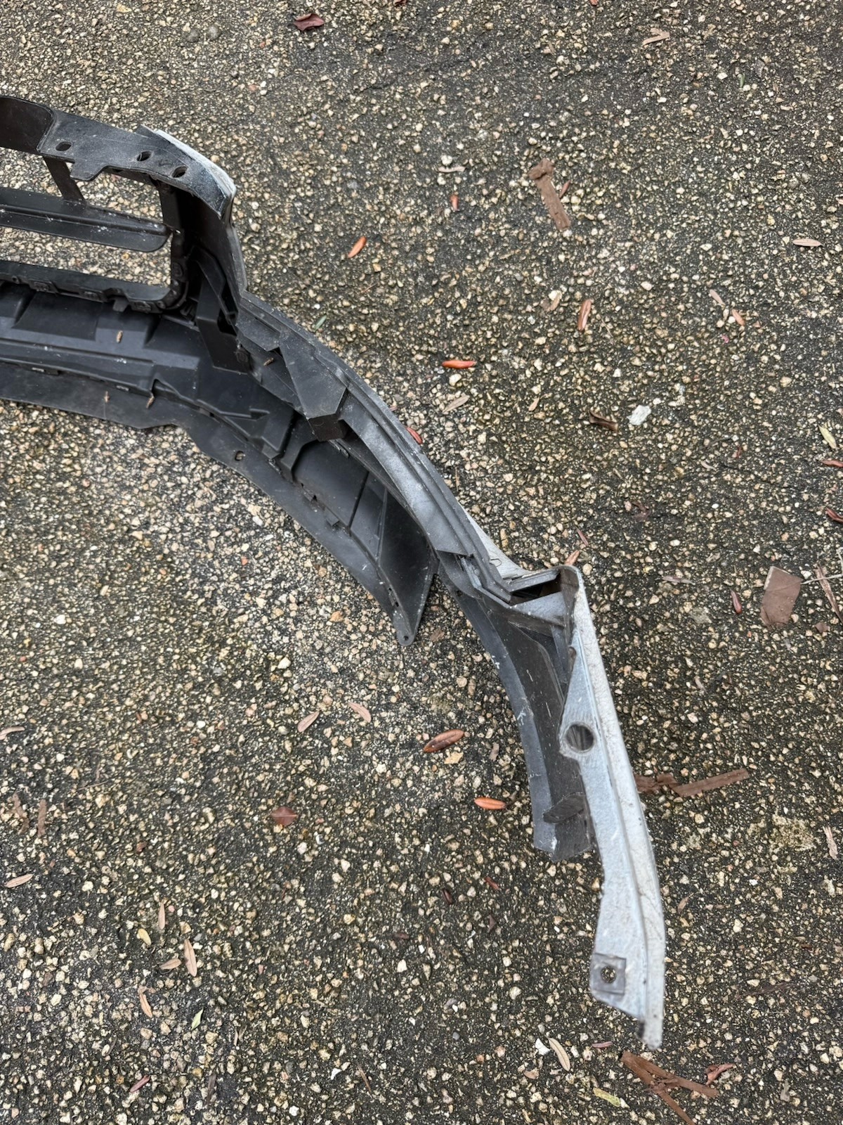 2010 - 2012 AUDI R8 FRONT BUMPER COVER 420807437 OEM