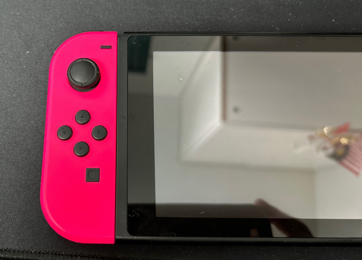 Nintendo Switch HAC-001(-01) 32GB Console with Pink Joy‑Con
