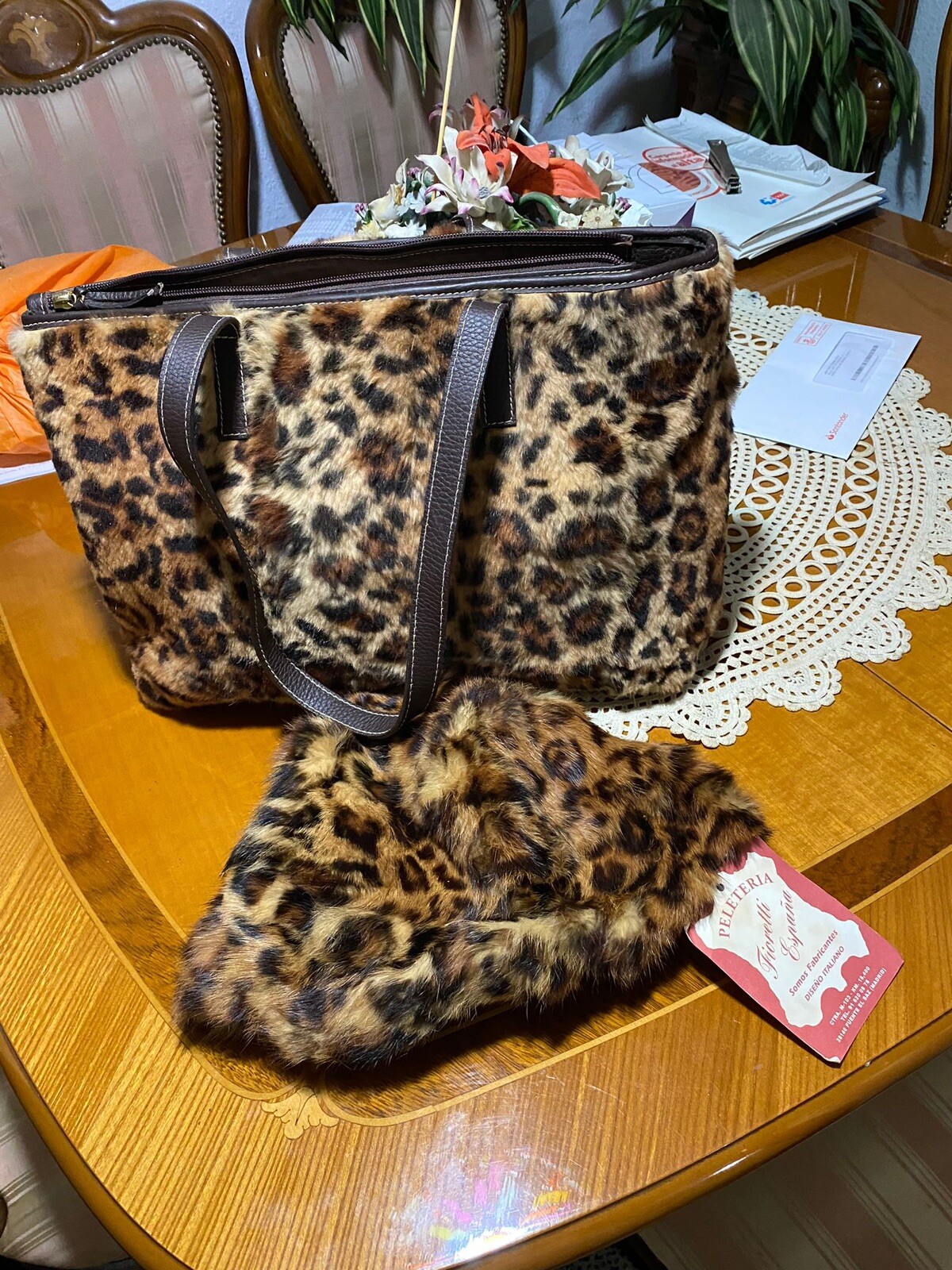 Conjunto de Bolso y Gorro de piel. Nuevos.