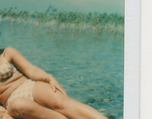 Bastante Atractivo Mujer Joven Playa Bikini Naturaleza Mujer Tetona Polaroid® Foto - Imagen 5 de 7