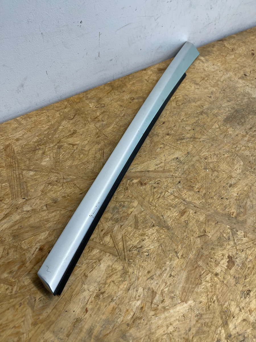 Mercedes–Benz W205 C205 W238 Zierleiste Fensterleiste A2056703001 