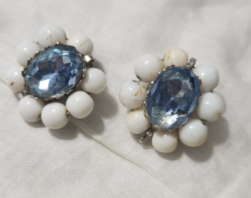 CORO EARRINGS CLIPS  60'S BLUE RHINESTONE W, WHITE MILK GLASS  SILVER TONE