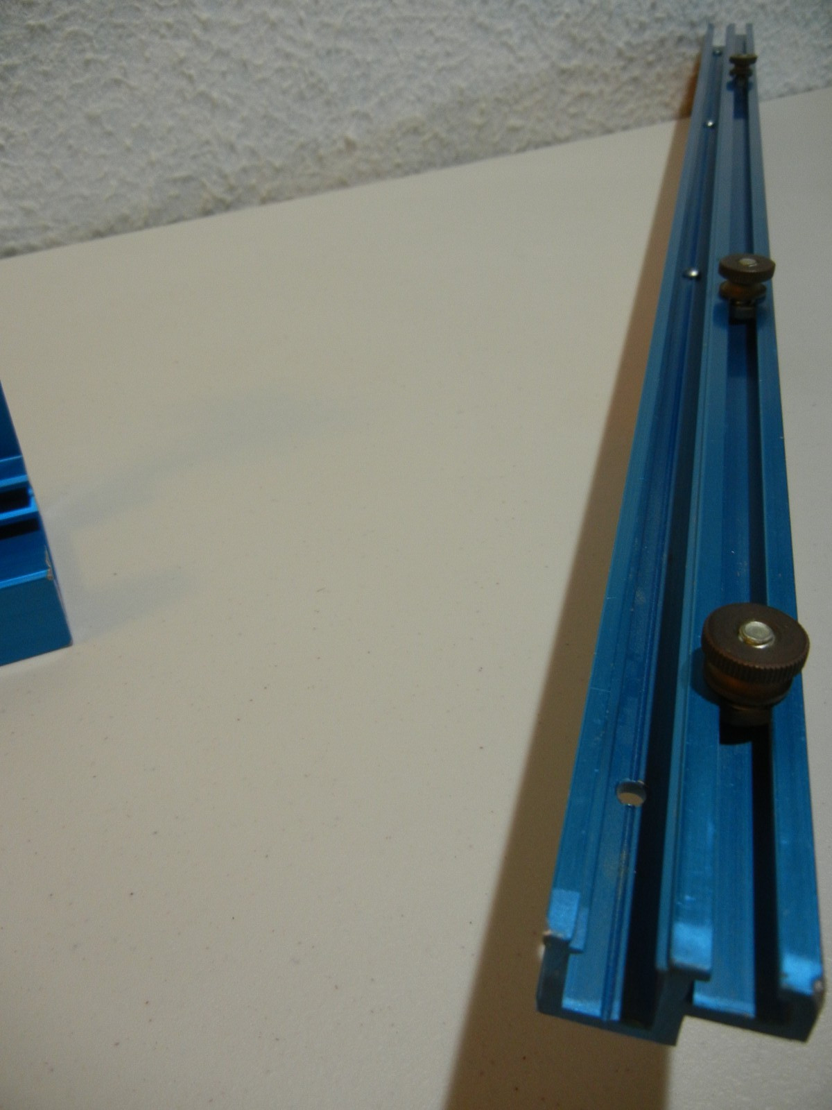 Rockler Miter Gauge w Extended 32 in Fence w Stop Miter gauge bar has adjustment