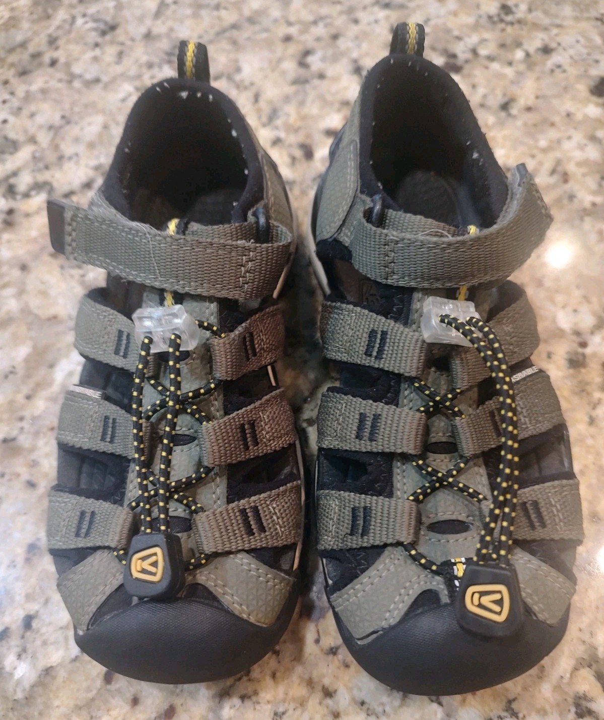 Keen sandalo scarpe acqua punta chiusa bambini taglia 11 outdoor escursionismo verde oliva