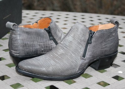 frye sacha zip shootie