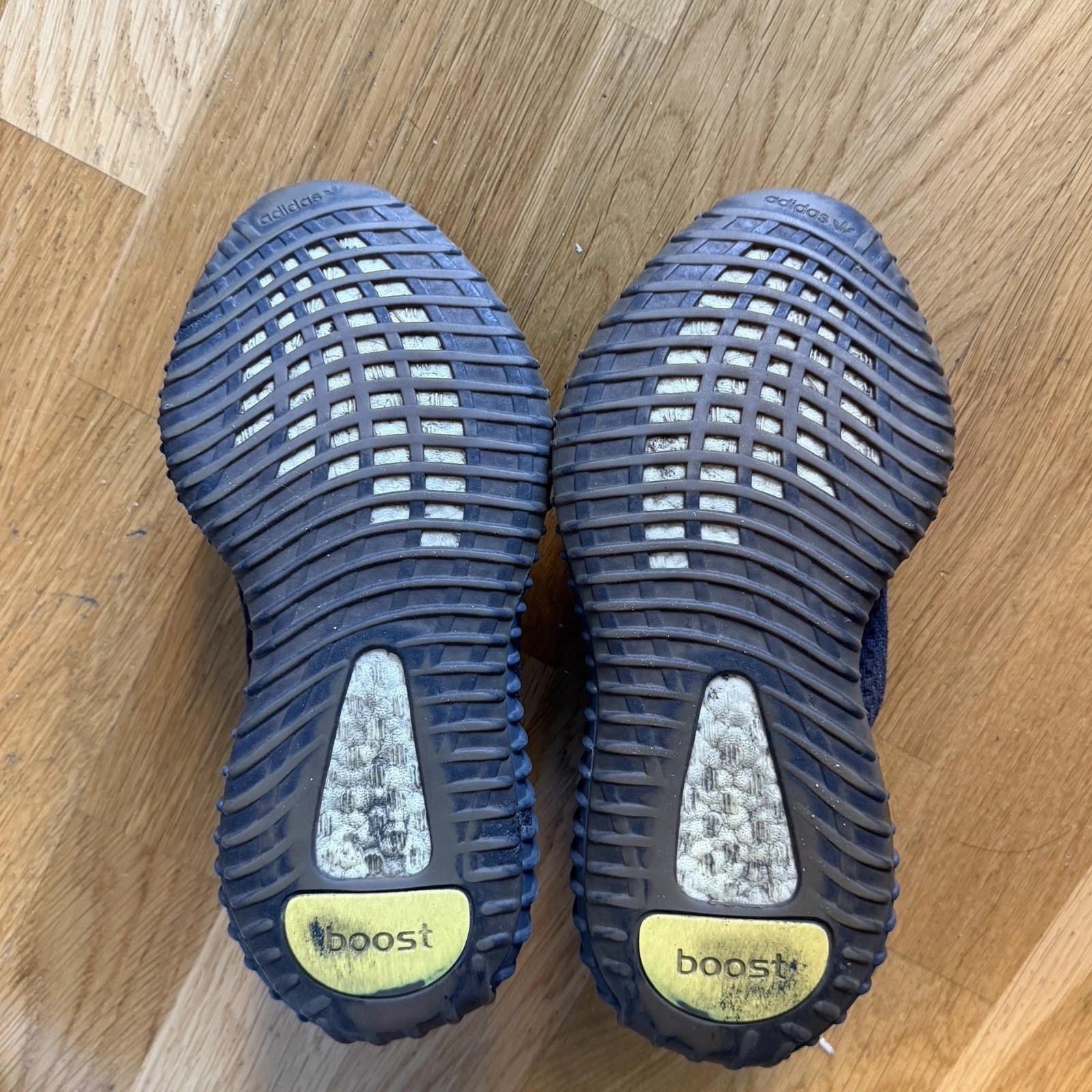 Adidas Yeezy 500 Utility Black F36640 Men’s/Women’s Size 5 Pre-Owned thumbnail 2