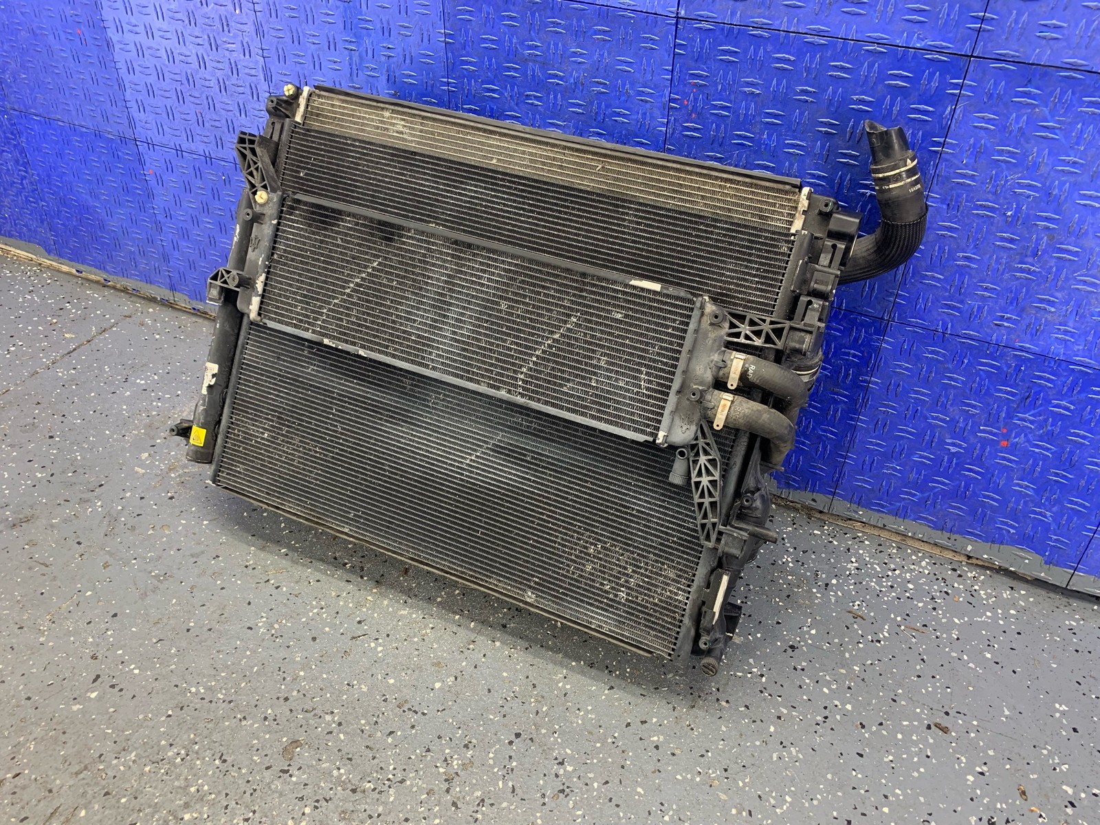 2014-2019 MASERATI GHIBLI RADIATORS CONDENSOR COOLING FAN W/O MOTOR SET