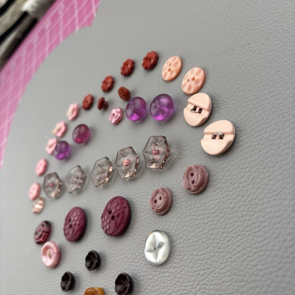 Vintage Button Lot Mixed Pink Red Brown Lucite Glass Carved Plastic 30pcs - Image 4 of 4