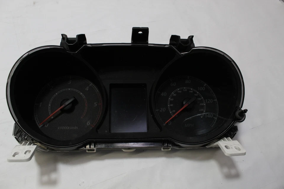 Cuadro de instrumentos Mitsubishi ASX 1.6 2015 diésel manual Speedo 8100C356 Foto 4 de 4