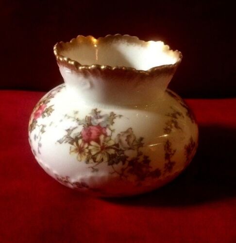 Petit vase antique vers 1891 George Jones & Sons en porcelaine dorée croissant - Photo 1/9