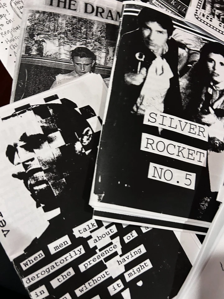 Riot Grrrl Nostalgia Zine Grab Bag #14 – A Feminist Time Capsule of 1990s Foto 3 de 4