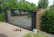 NEW WROUGHT IRON DRIVEWAY GATES / METAL GATES / FRONT DRIVEWAY GATE / GATES