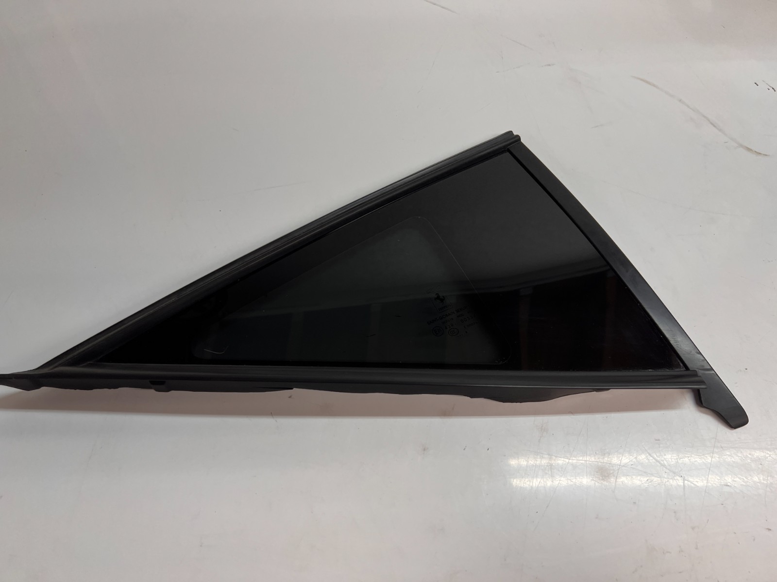 FERRARI 488 GTB F8 REAR RIGHT RH QUARTER WINDOW GLASS OEM 86678000