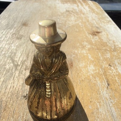 VINTAGE KLEINE MESSING TISCHGLOCKE DAME IM TRADITIONELLEN WALISISCHEN KLEID