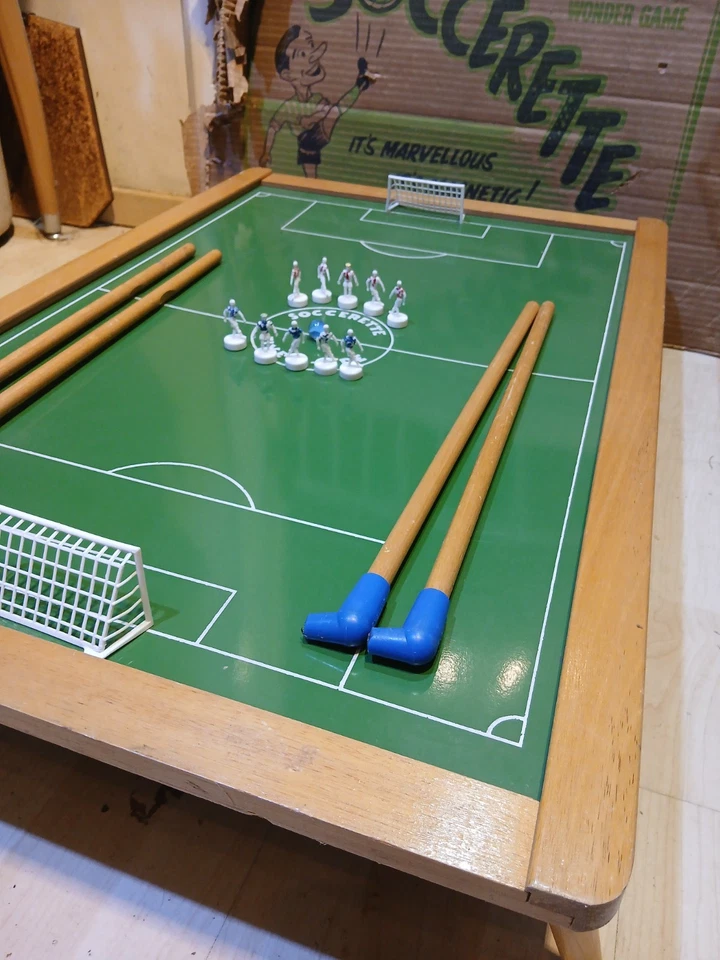VINTAGE 1950'S SOCCERETTE Toy Board FOOTBALL GAME FIVE A SIDE TABLE Complete Set - Image 4 of 4