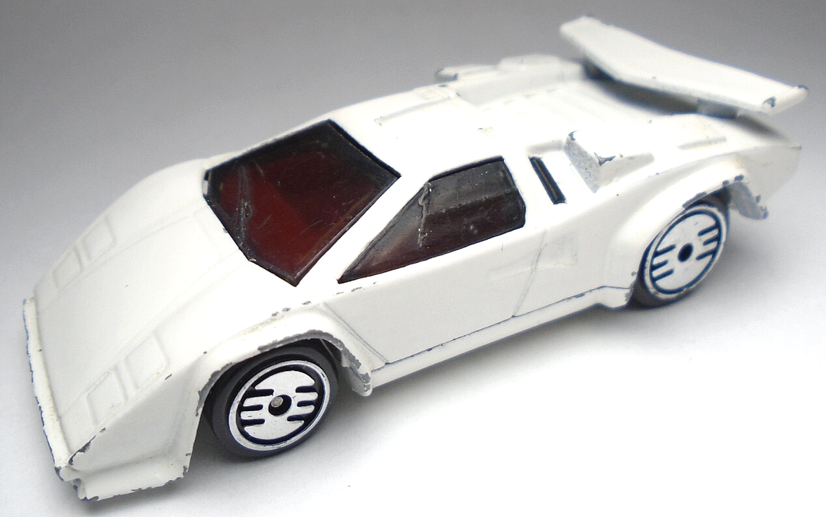 1988 HOT WHEELS LAMBORGHINI COUNTACH LP 400S WHITE 1:64