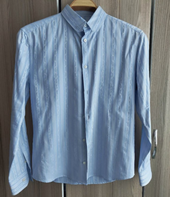   Louis Vuitton Men s Shirt   Size L   100 % Cotton -Blue.