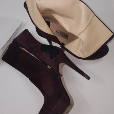 NIB LA FENICE Venezia Burgundy Women Suede Ankle Boots 7.5M Vero 