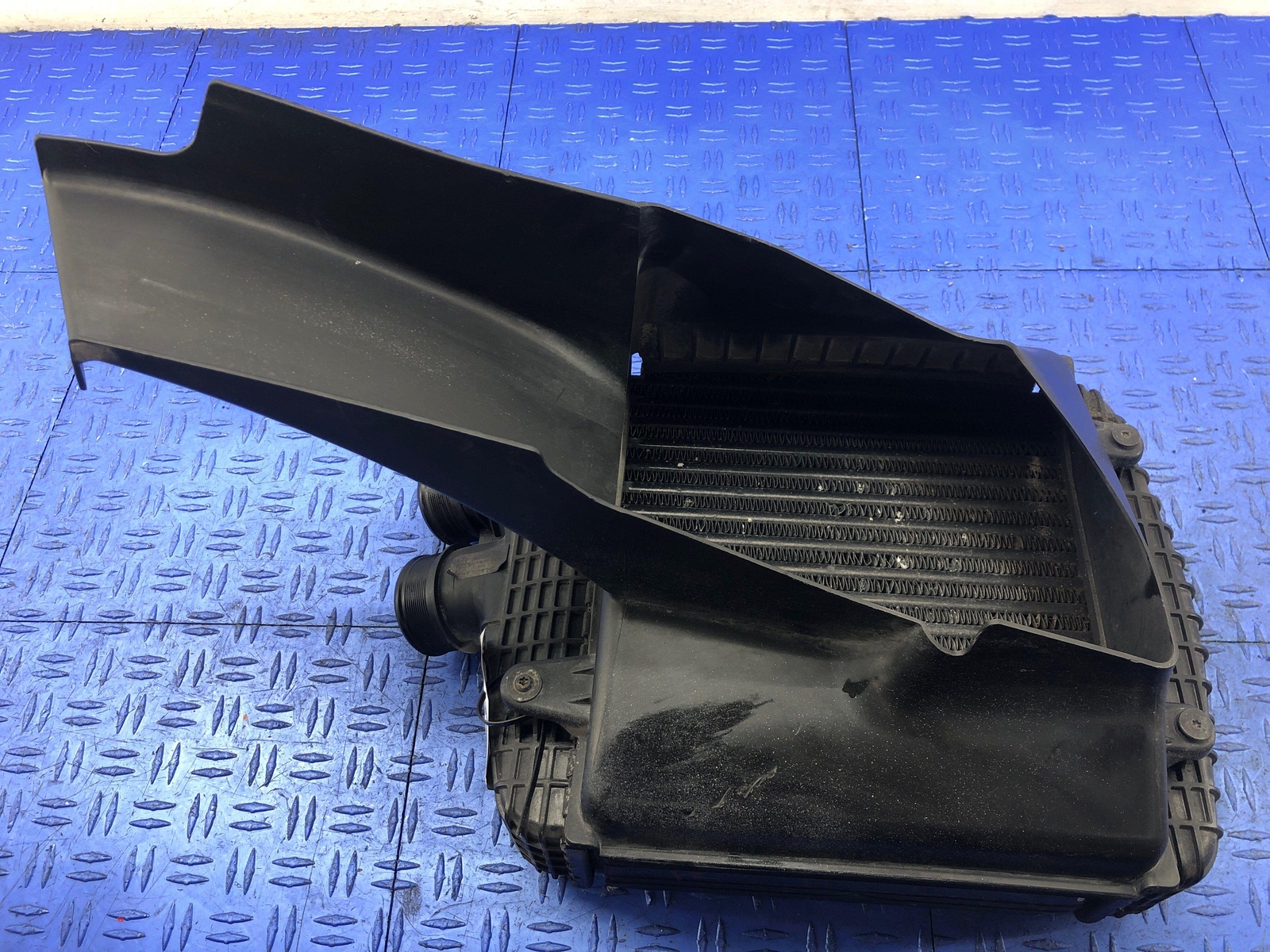 2014-2021 MASERATI GHIBLI QUATTROPORTE RIGHT ENGINE INTERCOOLER W/ DUCT 16474840