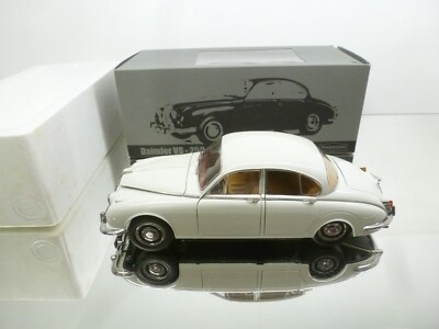 PARAGON MODELS PA-98313L DAIMLER V8 250 - WHITE 1:18 - GOOD IN BOX