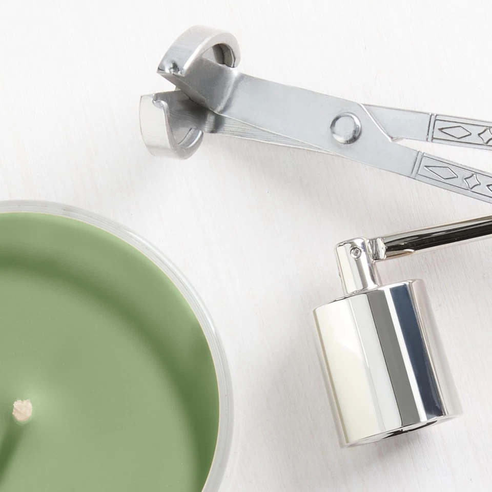 Tarro grande de bálsamo y cedro Yankee Candle 22 oz - aroma de vacaciones de otoño de larga duración Foto 4 de 4