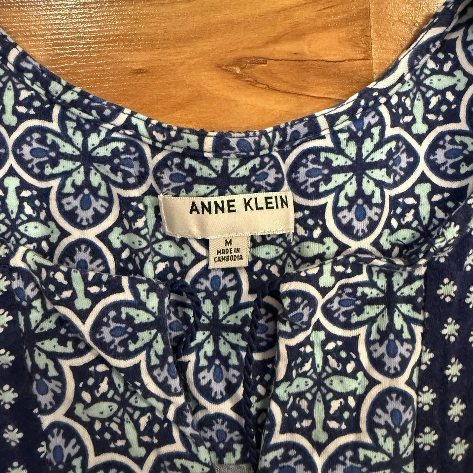 Camisa feminina de algodão Anne Klein gola V azul tamanho M - Imagem 3 de 4